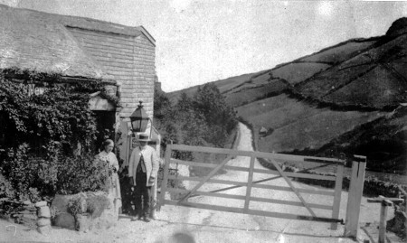 Hele toll-gate c1880 (Ilfracombe Museum ILFCM 2280)