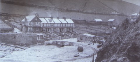 Hele Beach in 1906 (Bartlett 1987 p 47, postcard J Valentine/Valentines, Tom Bartlett Archive Postcard Collection EX34 9SE)